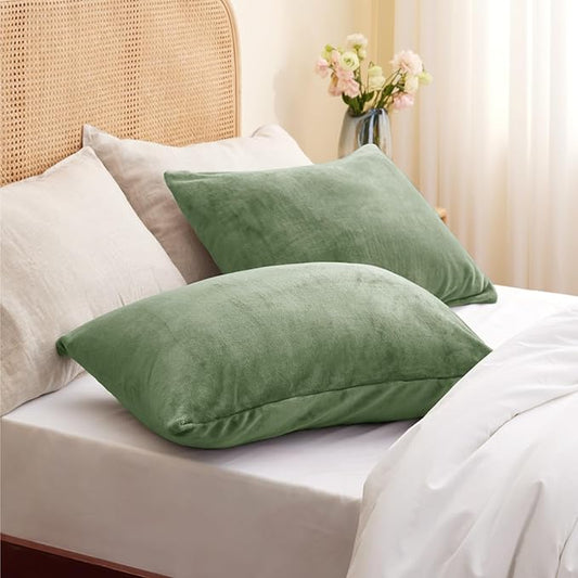 BEDELITE Flannel Pillowcases Standard Set of 2, Super Soft Fleece Pillow Case Cover with Zipper for Bedroom, Sofa, Couch,Luxury Cozy Velvet Pillow Shams for All Seasons(20x26 Inches, Sage Green)