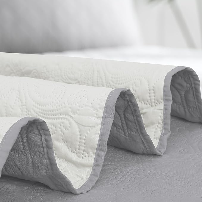 Easy-Going Full/Queen Size Reversible Quilt Set with 1 Quilt and 2 Pillow Shams, Soft Bed Quilt Cover, Water Resistant Lightweight Microfiber Bedspread, Stain Resistant, Damask-Light Gray/Ivory