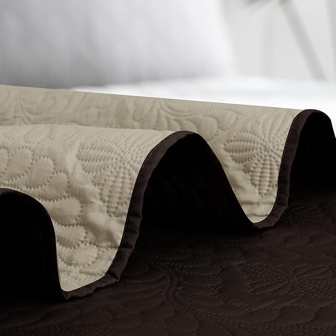 Easy-Going King Size Reversible Quilt Set with 1 Quilt and 2 Pillow Shams, Soft Bed Quilt Cover, Water Resistant Lightweight Microfiber Bedspread, Stain Resistant, Olive Leaf-Chocolate/Beige