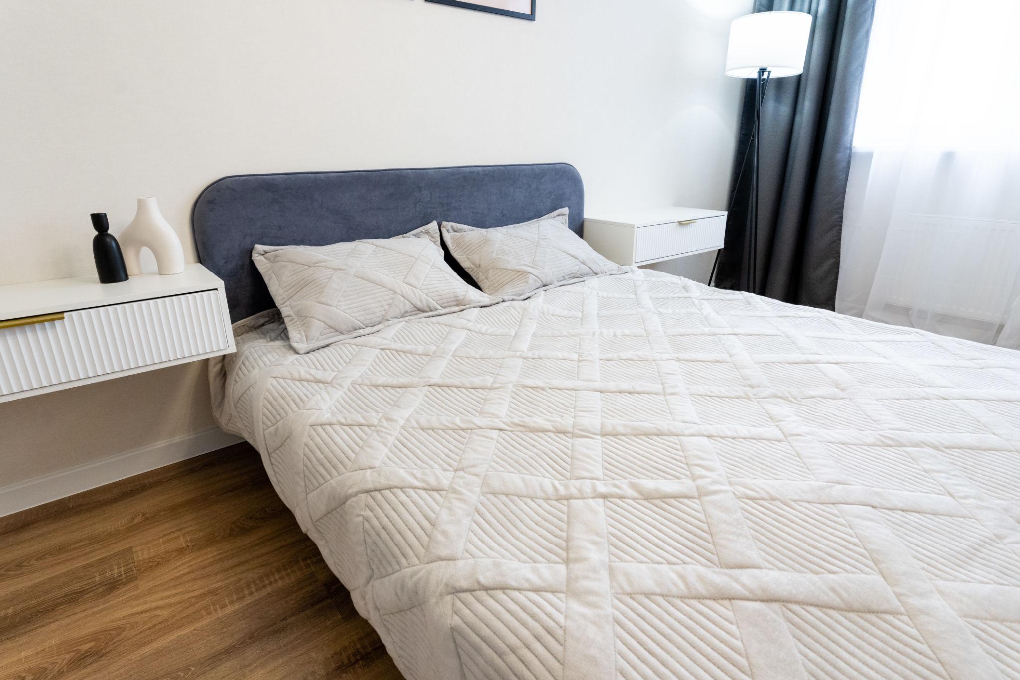 How to Create a Sleep-Friendly Bedroom 🌙✨