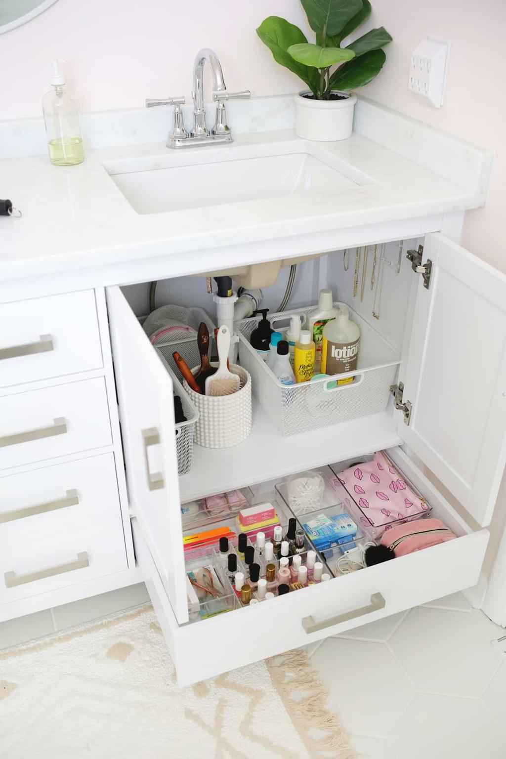 Bathroom Countertop Clutter: 10 Easy Ways to Fix It