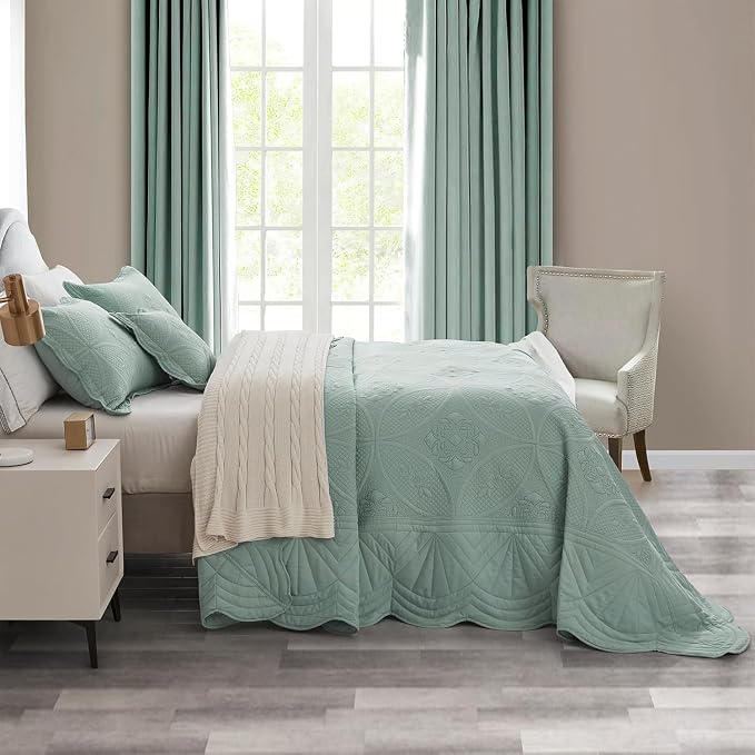 DaisyHuang Oversized Bedspread - Image 2