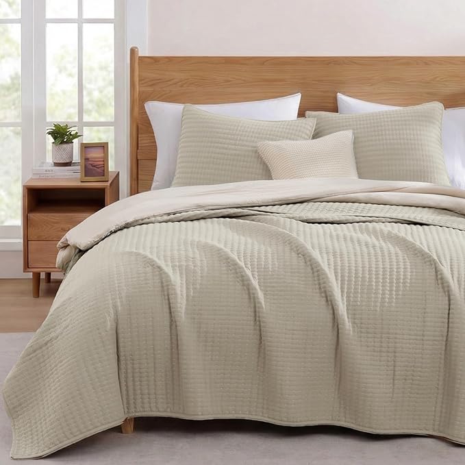 Queen Quilt Lightweight Bedspreads Oatmeal Queen Size Quilt Bedding Set | Soft by WRENSONGE