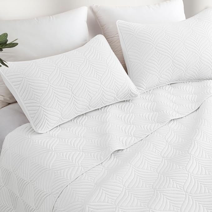 Whale Flotilla Extra Soft King Quilt Bedding Set, Lightweight Bedspreads | - Image 6