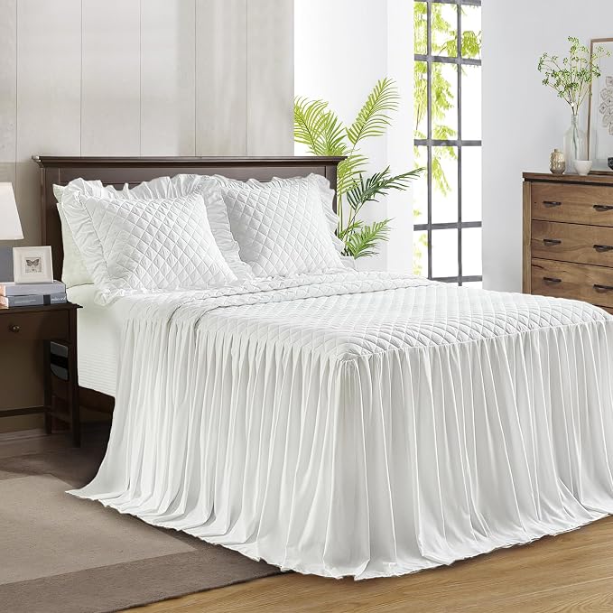 Ruffle Skirt Bedspread Set by Uozzi+Bedding