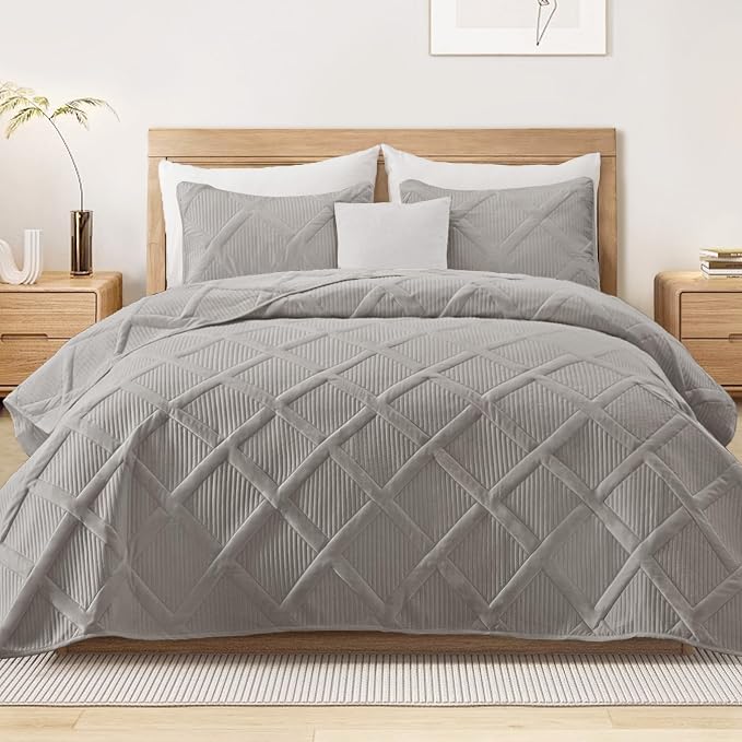Exclusivo Mezcla Quilts Queen Size, Light Grey | Soft Bedspreads by ExclusivoMezcla