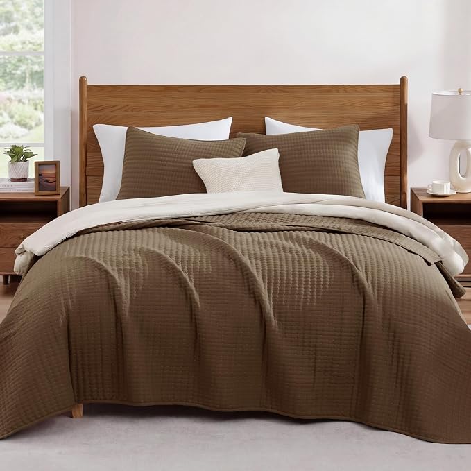 Queen Quilt-Lightweight Bedspreads Coffee Queen Size Quilt Bedding Set | Soft by WRENSONGE