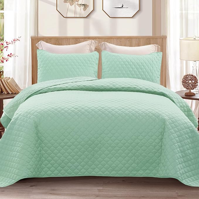 Exclusivo Mezcla Reversible Full Queen Quilt Bedding Set, Light Green | by ExclusivoMezcla