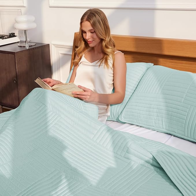 Whale Flotilla Ultra Soft King Quilt Bedding Set, Lightweight - Image 3