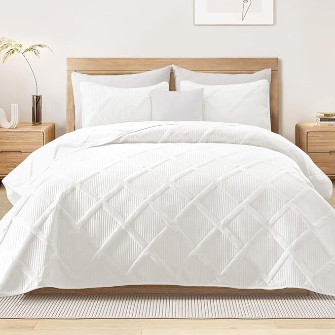 Exclusivo Mezcla Quilt King Size, Modern Striped Pattern, Lightweight Bedding by ExclusivoMezcla