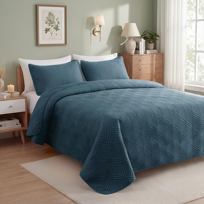 Whale Flotilla Extra Soft Queen Quilt Bedding Set, Lightweight Bedspreads | - Image 3