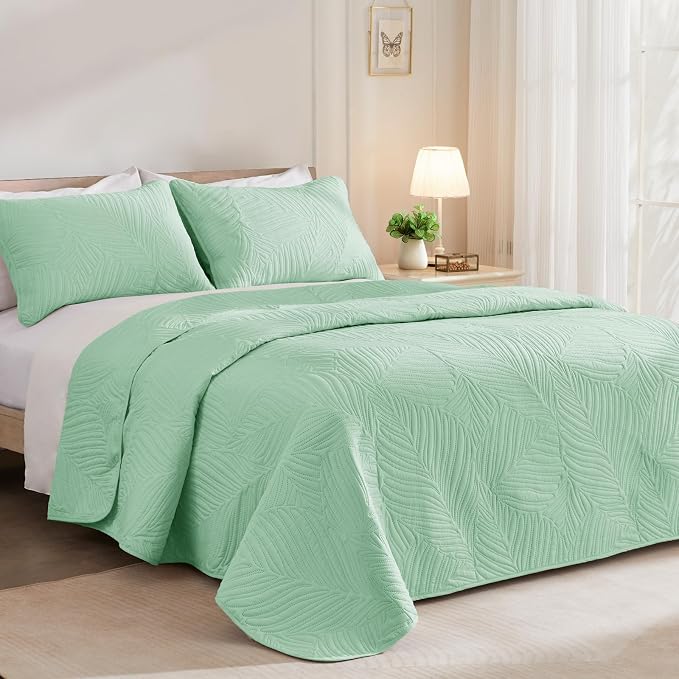 Exclusivo Mezcla 3-Piece Queen Quilt Bedding Set, Soft Microfiber Bedspread | - Image 2