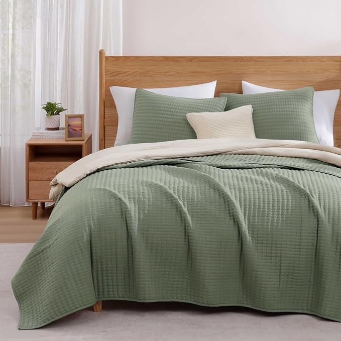 Queen Quilt-Lightweight Bedspreads Sage Green Queen Size Quilt Bedding Set | by WRENSONGE