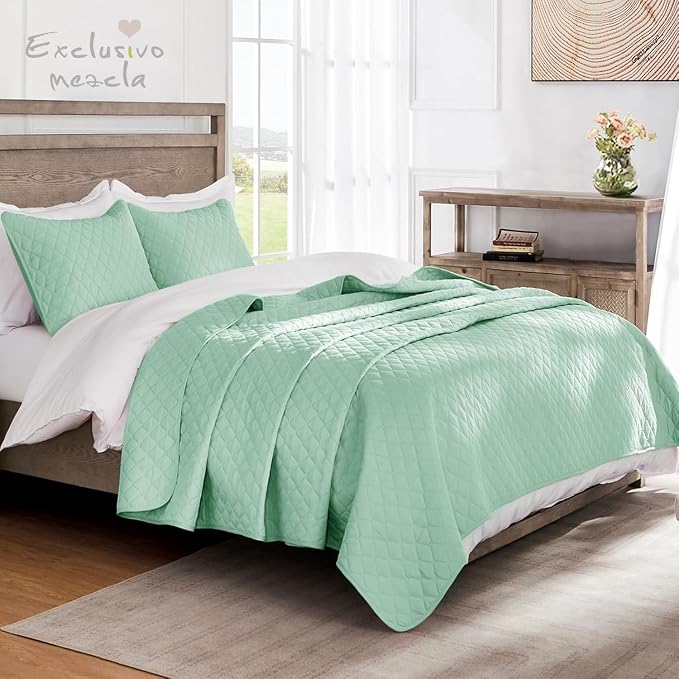 Exclusivo Mezcla Reversible California King Quilt Set, Light Green | - Image 2