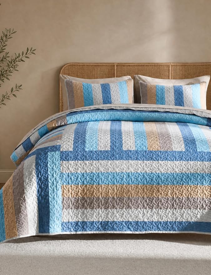 King Size Seersucker Quilt Set by TEXSTEAD