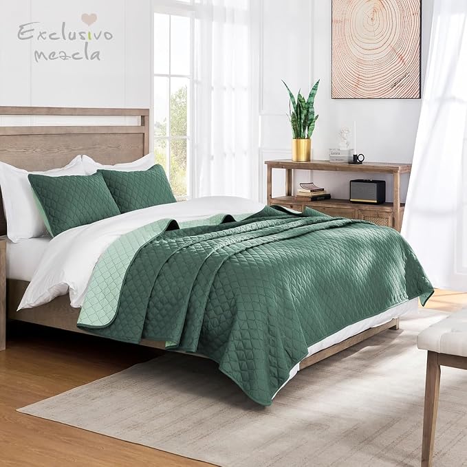 Exclusivo Mezcla Reversible California King Quilt Set, Dark Green | Lightweight - Image 2