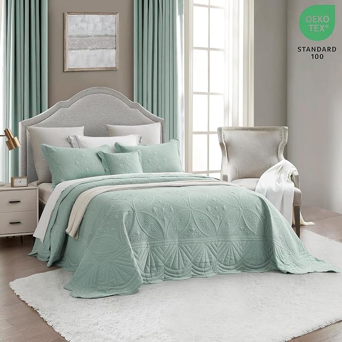 DaisyHuang Oversized Bedspread - Image 3