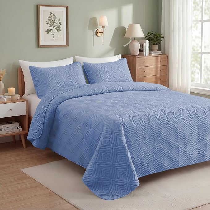 Whale Flotilla Extra Soft King Quilt Bedding Set, Lightweight Bedspreads | - Image 3