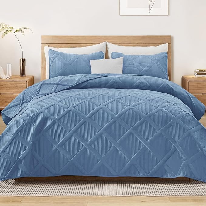 Exclusivo Mezcla Quilt King Size, Modern Striped Pattern, Lightweight Bedding by ExclusivoMezcla