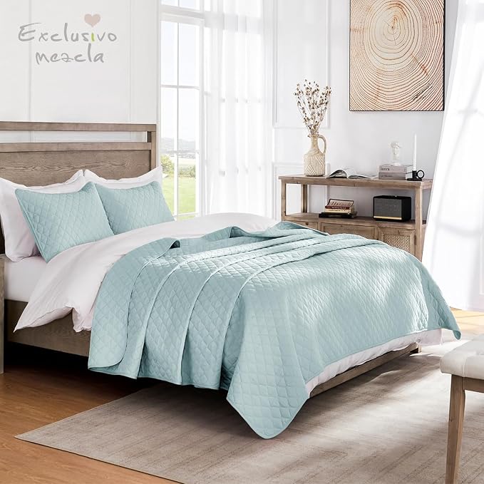 Exclusivo Mezcla Reversible Twin Quilt Bedding Set, Light Blue | Lightweight - Image 2