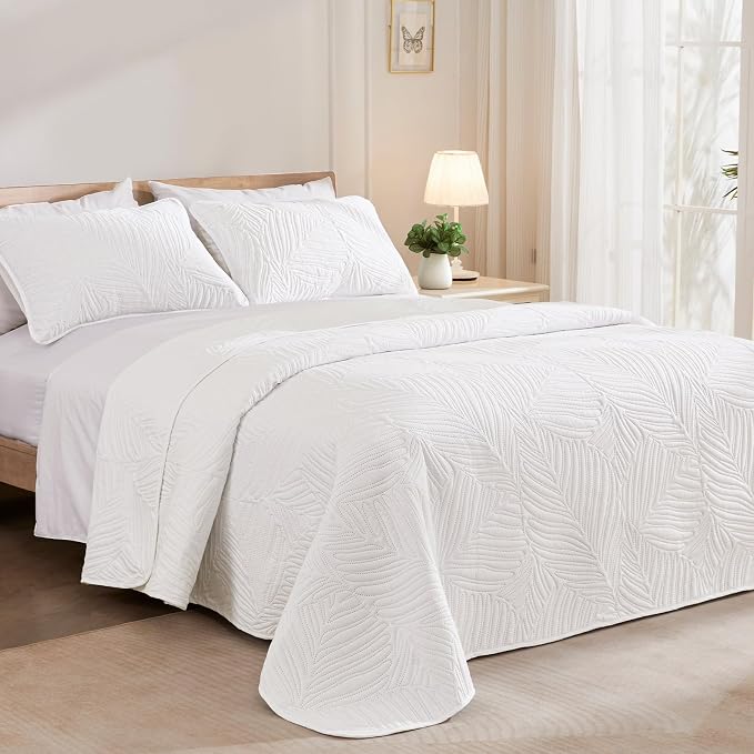 Exclusivo Mezcla 3-Piece Queen Quilt Bedding Set, Soft Microfiber Bedspread | - Image 2