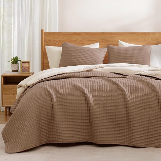 Queen Quilt-Lightweight Bedspreads Brown Queen Size Quilt Bedding Set | Soft by WRENSONGE
