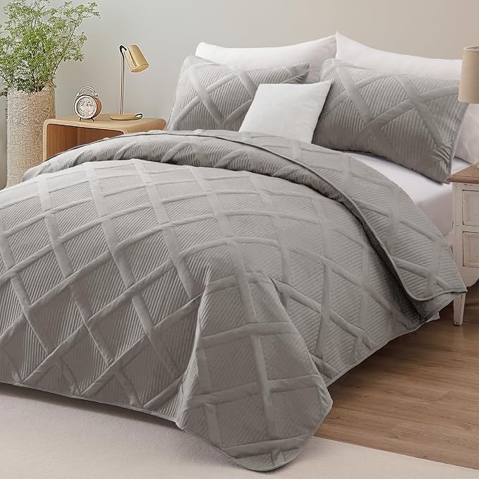 Exclusivo Mezcla Quilts Queen Size, Light Grey | Soft Bedspreads - Image 2