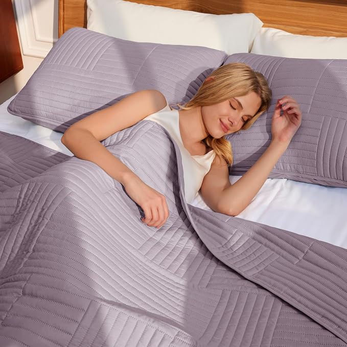 Whale Flotilla Ultra Soft King Quilt Bedding Set, Lightweight - Image 4