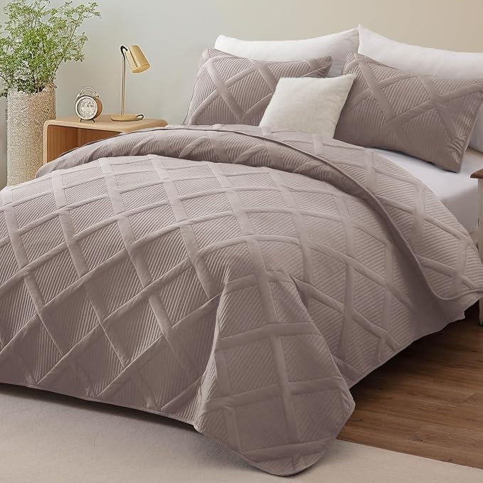 Exclusivo Mezcla Quilts Queen Size, Taupe | Soft Bedspreads - Image 2