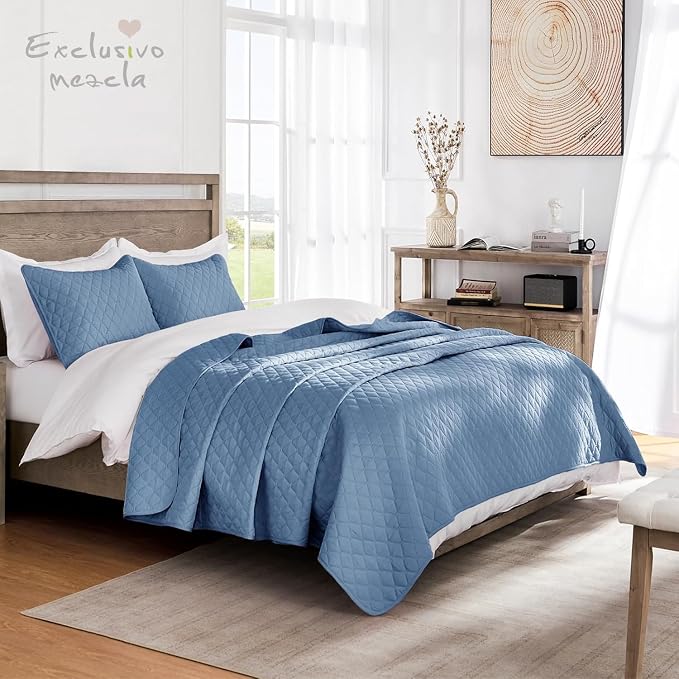 Exclusivo Mezcla Reversible California King Quilt Set, Soft Microfiber - Image 2