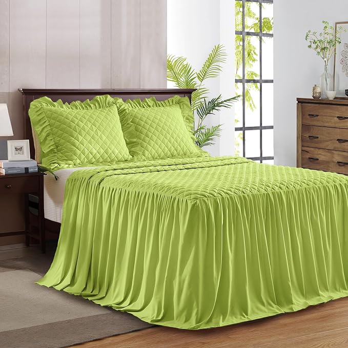 Ruffle Skirt Bedspread Set by Uozzi+Bedding