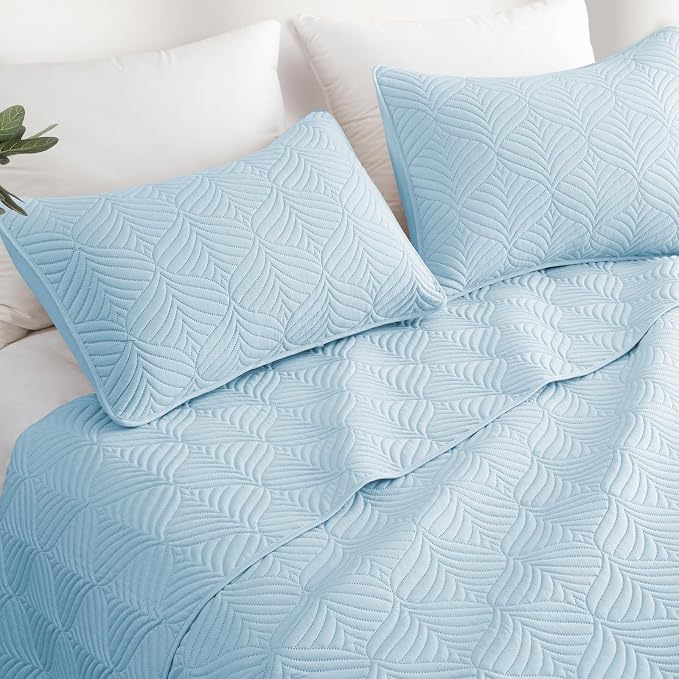 Whale Flotilla Extra Soft Queen Quilt Bedding Set, Lightweight Bedspreads | - Image 7