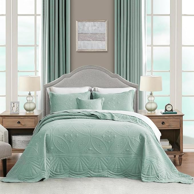 DaisyHuang Oversized Bedspread by DaisyHuang