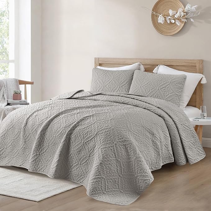 Exclusivo Mezcla King Quilt Set, Light Grey | Lightweight Soft Bedspreads - Image 2