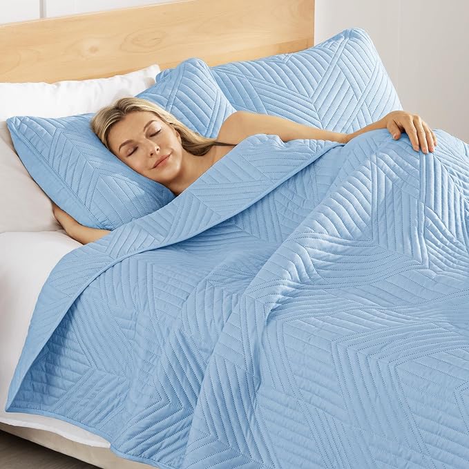 Exclusivo Mezcla Ultrasonic King Quilt Bedding Set, Light Blue | Lightweight - Image 4