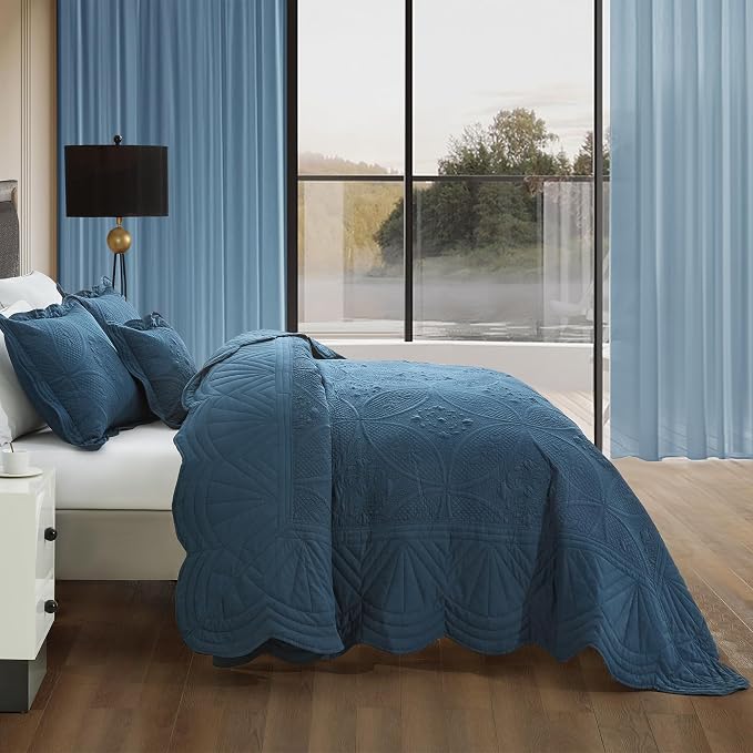 DaisyHuang Oversized Bedspread - Image 2