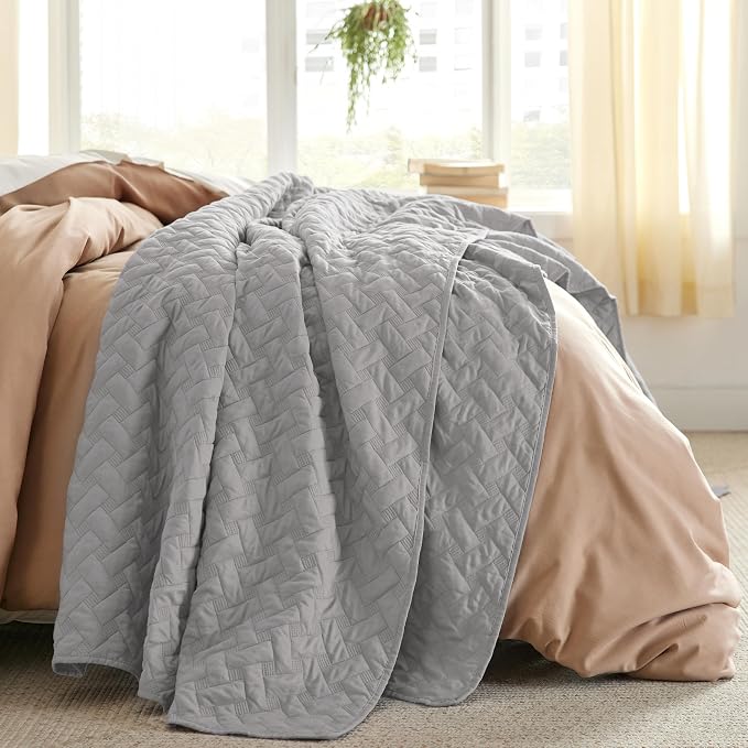Bedsure Twin Size Quilt, Lightweight Comforter Set, Light Grey Bedspread | - Image 2