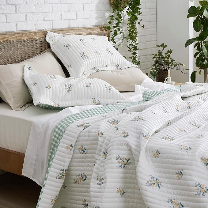 Bedsure Floral Quilts King Size, Reversible Botanical Floral Comforter | Bedding - Image 6
