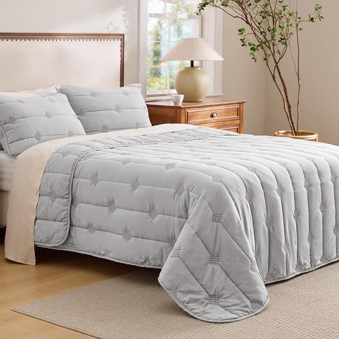 Bedsure Lightweight Comforter King Size – Extra Soft & Breathable Quilt Set - Image 4