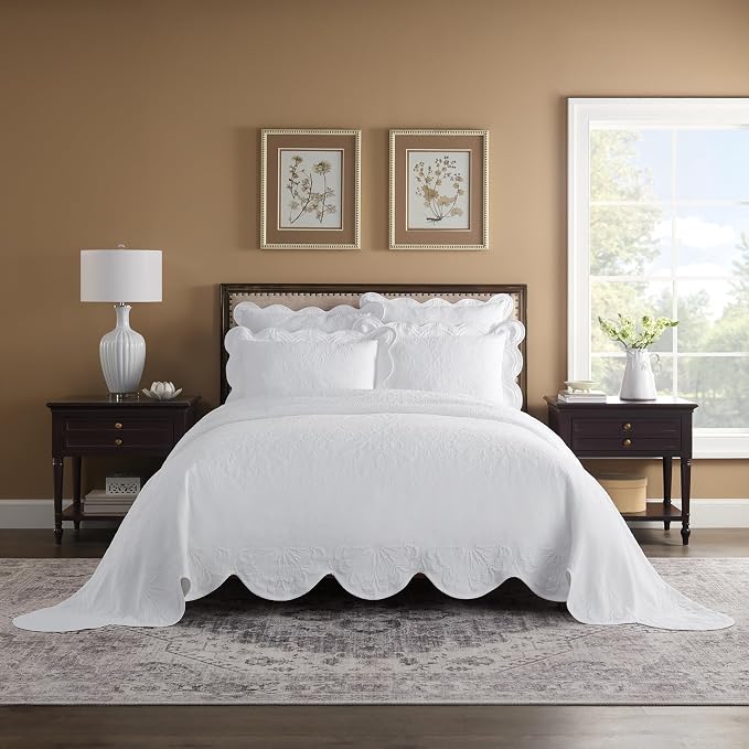 Charleston Estate Modern Farmhouse Floral Matelasse Bedspread - Image 3