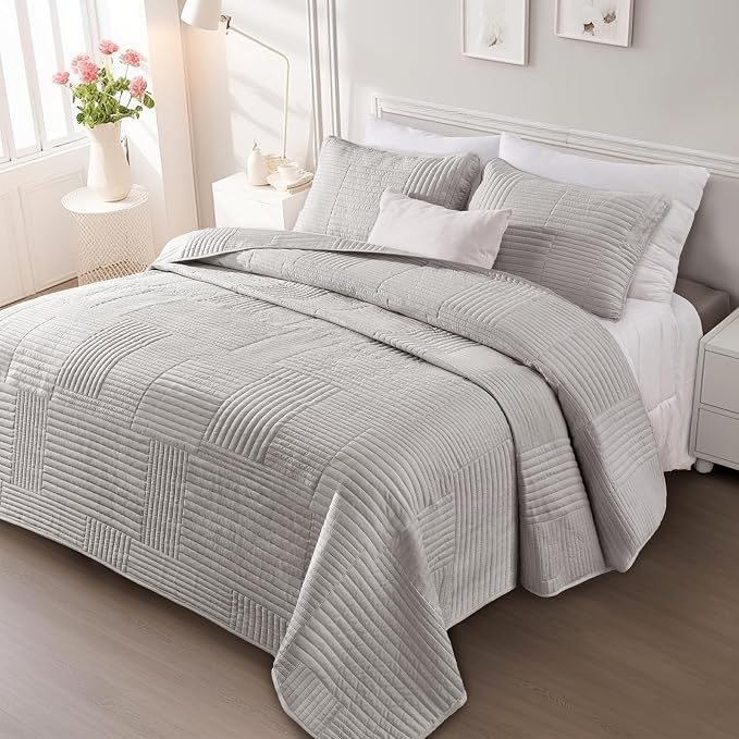 Whale Flotilla Ultra Soft Twin Quilt Bedding Set, Lightweight by WHALEFLOTILLA