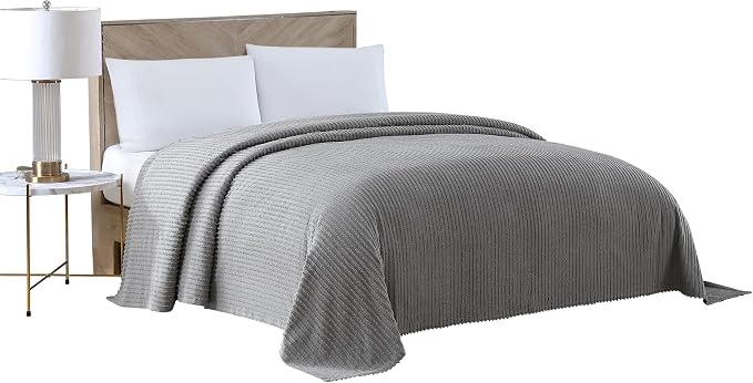 Beatrice Home Fashions Queen Channel Chenille Bedspread, lightweight tufted by BeatriceHomeFashions