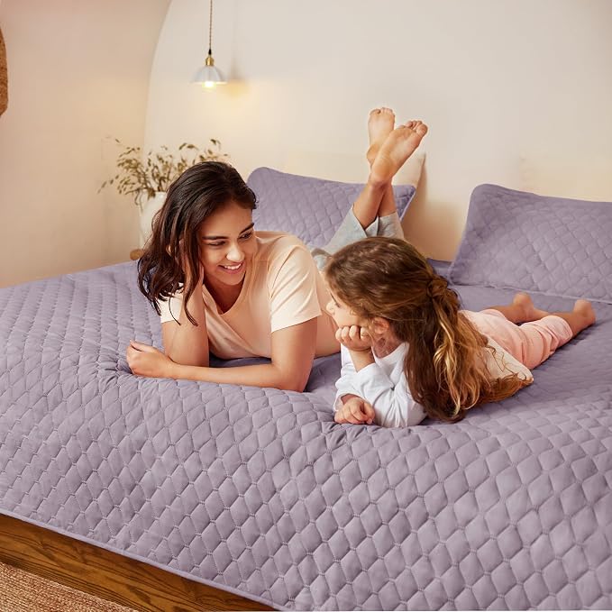 Exclusivo Mezcla Reversible California King Quilt Set, Lilac Ash | Lightweight - Image 3