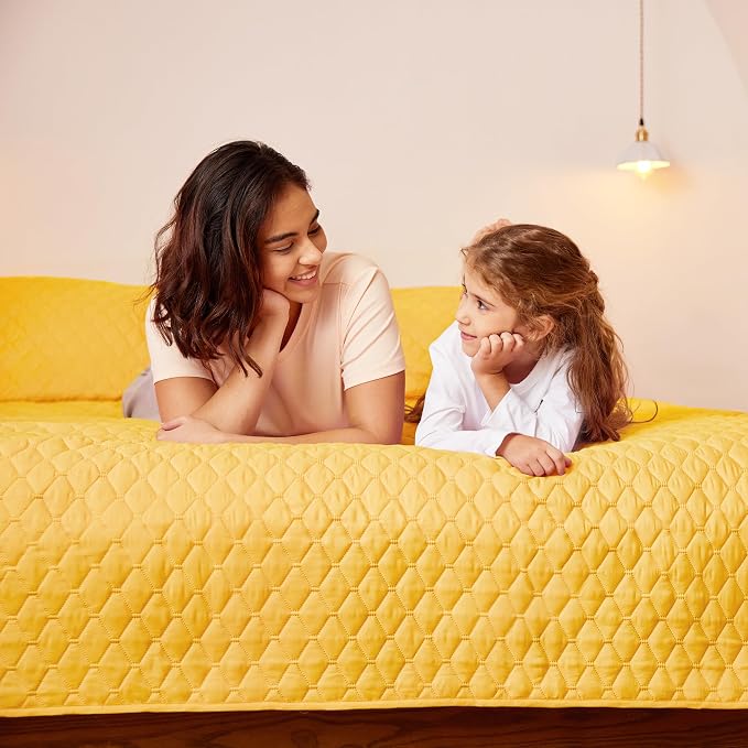 Exclusivo Mezcla Reversible King Size Quilt Bedding Set, Bright Yellow | - Image 3