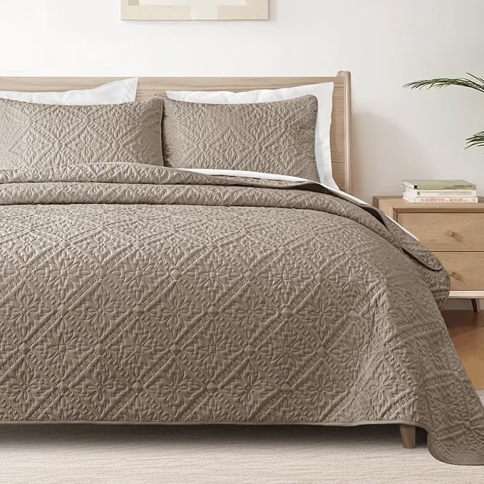 Exclusivo Mezcla King Quilt Set, Taupe | Lightweight Soft Bedspreads Coverlets by ExclusivoMezcla