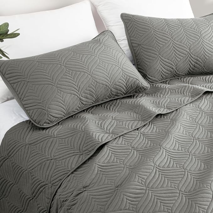 Whale Flotilla Extra Soft Queen Quilt Bedding Set, Lightweight Bedspreads | - Image 7