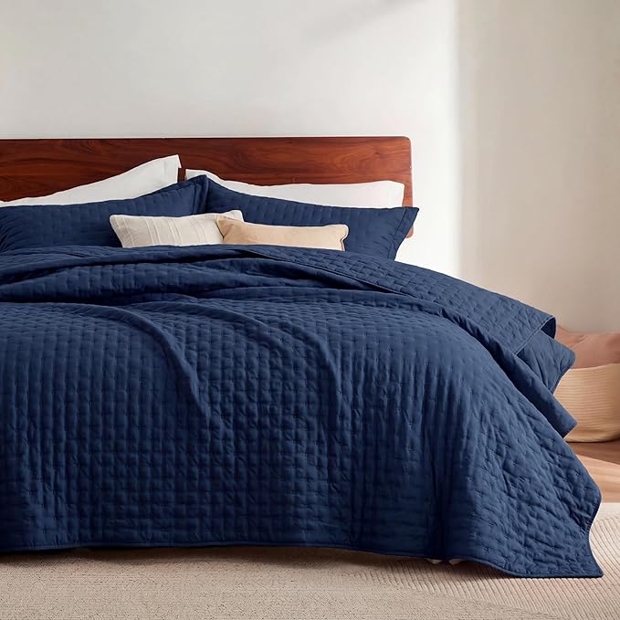 Bedsure Twin/Twin XL Quilt Bedspread, Lightweight Comforter, Modern Clover by Unknown