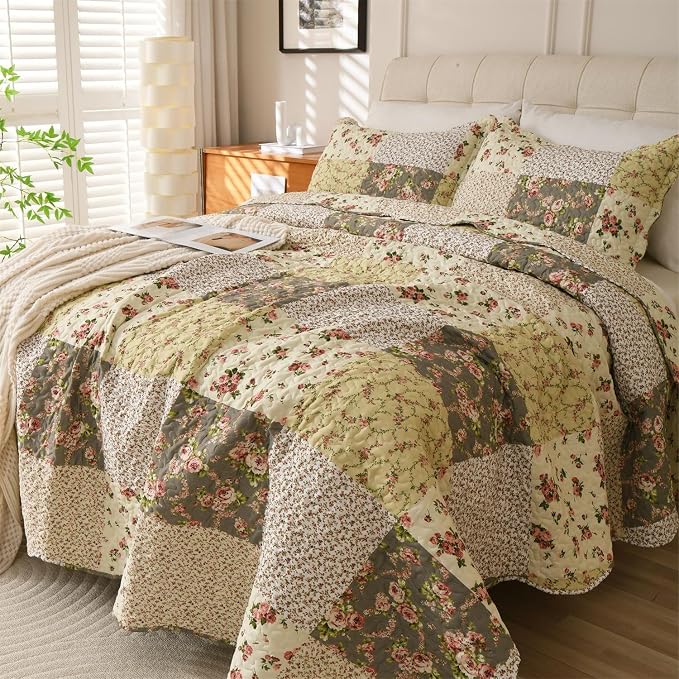 Summer Floral King Quilted Bedspread, Romantic Beige Quilt Set, Reversible - Image 3