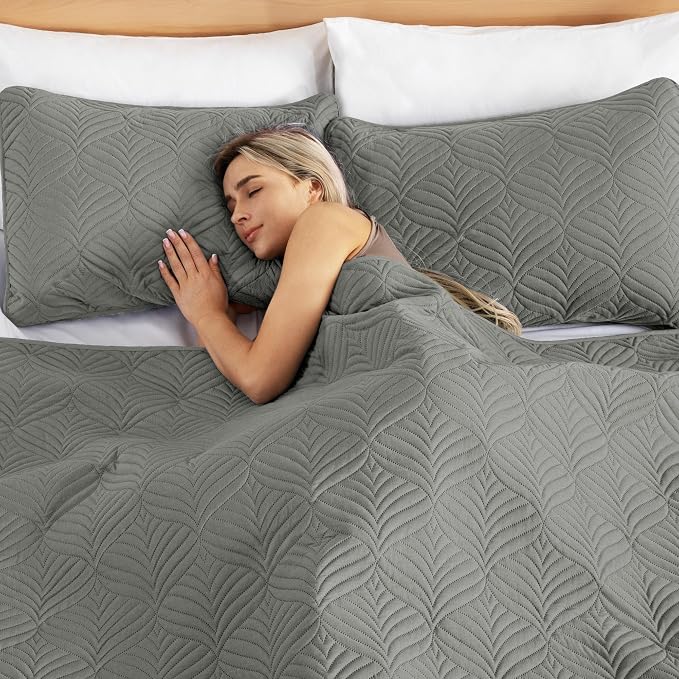 Whale Flotilla Extra Soft Queen Quilt Bedding Set, Lightweight Bedspreads | - Image 3