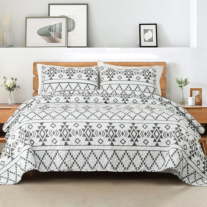 Whale Flotilla Reversible White Print Quilt Twin Size by WHALEFLOTILLA
